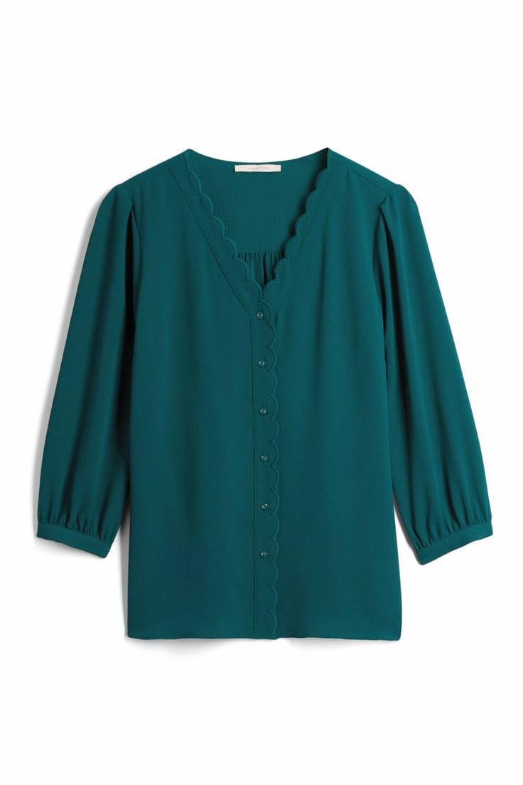 Woven top styles and finishing details